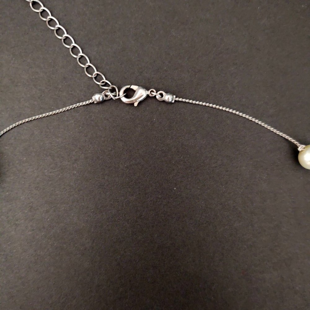 Faux pearl station necklace - Picture 8 of 11
